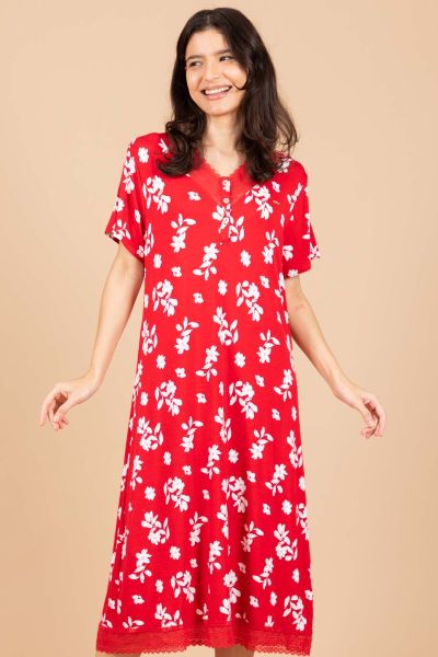 فستان نوم زهري باللونين الأحمر و الأبيض مع تفاصيل دانتيل 